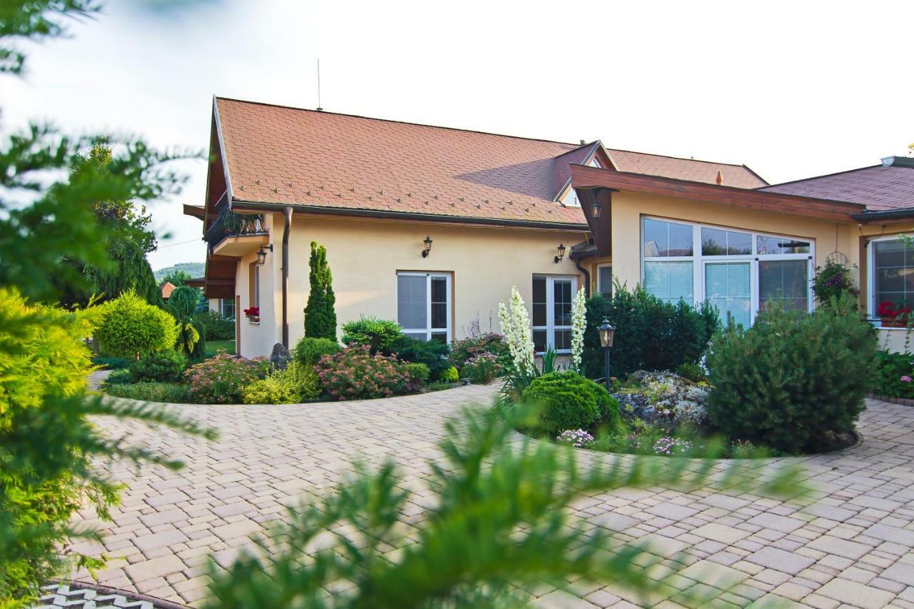 Vila Валча Экстерьер фото
